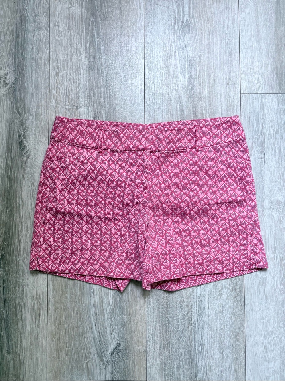 White House Black Market Women’s Pink Diamond-Print Shorts